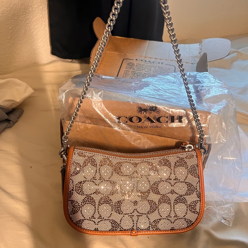 COACH Swinger Bag 20 With Chain In Crystal Signature Jacquard Shoulder Bag